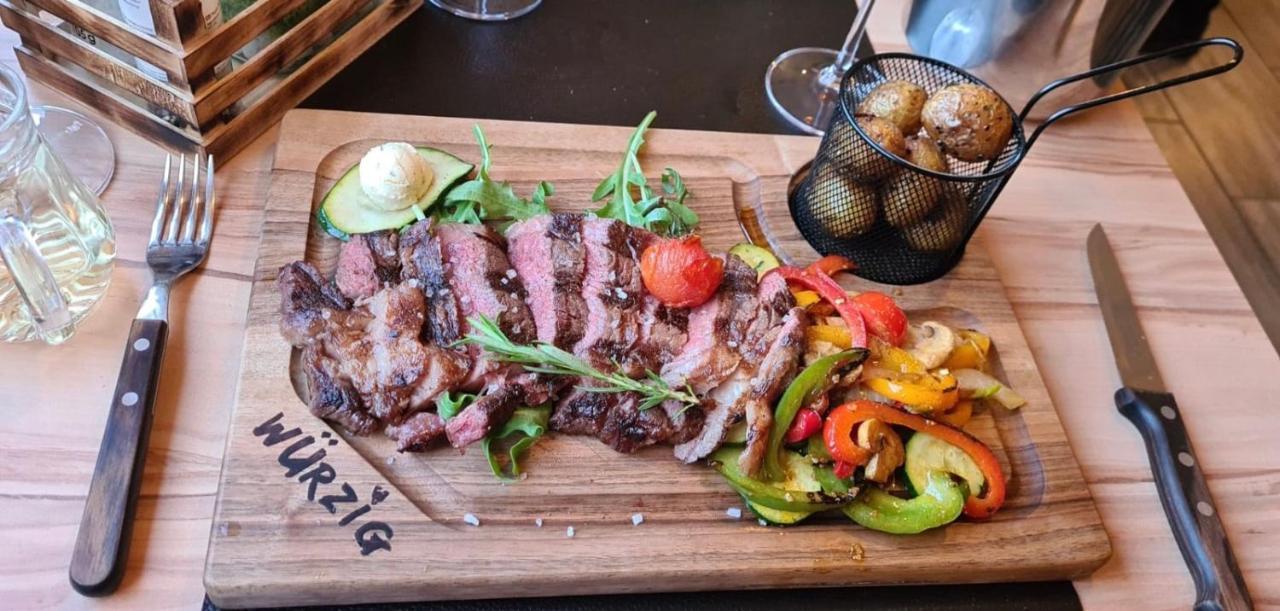 Hotel Restaurant Wuerzig In Ürzig Eksteriør billede